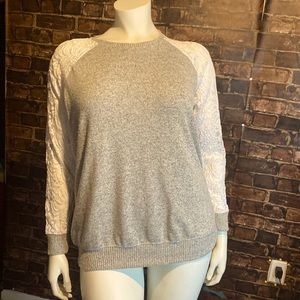Torrid Size 2 (18) Grey Super Soft Sweater with Lace Sleeves